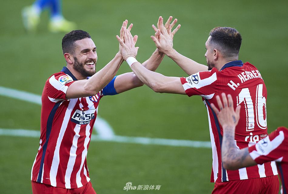 الحكم يلغي مباراة أياكس وفينورد بسبب شغب الجماهير